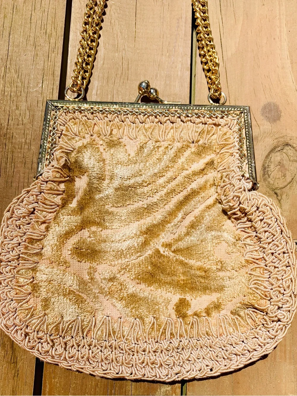Vintage-Inspired gold Velvet Evening Bag with Gold Chain kiss clasp